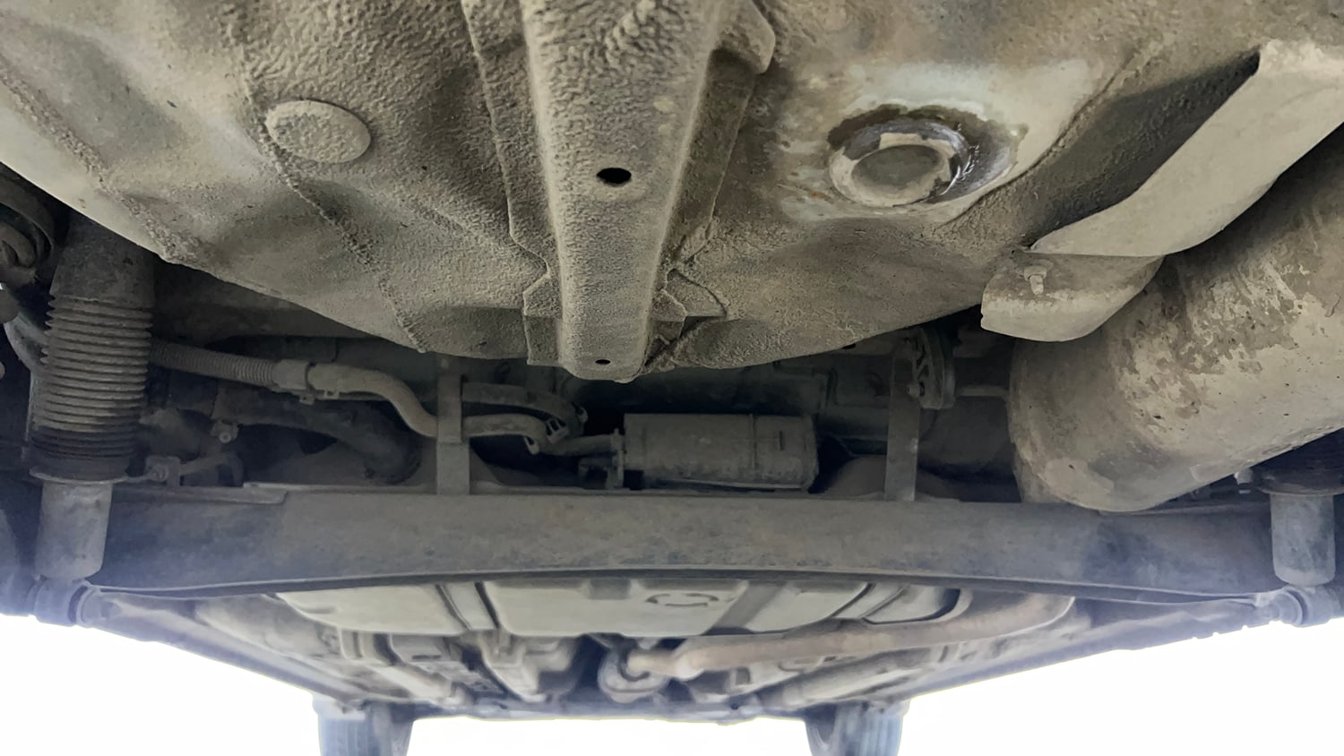 Used 2016 Hyundai Verna 1.6 VTVT SX Petrol Manual extra REAR UNDERBODY VIEW (TAKEN FROM REAR)