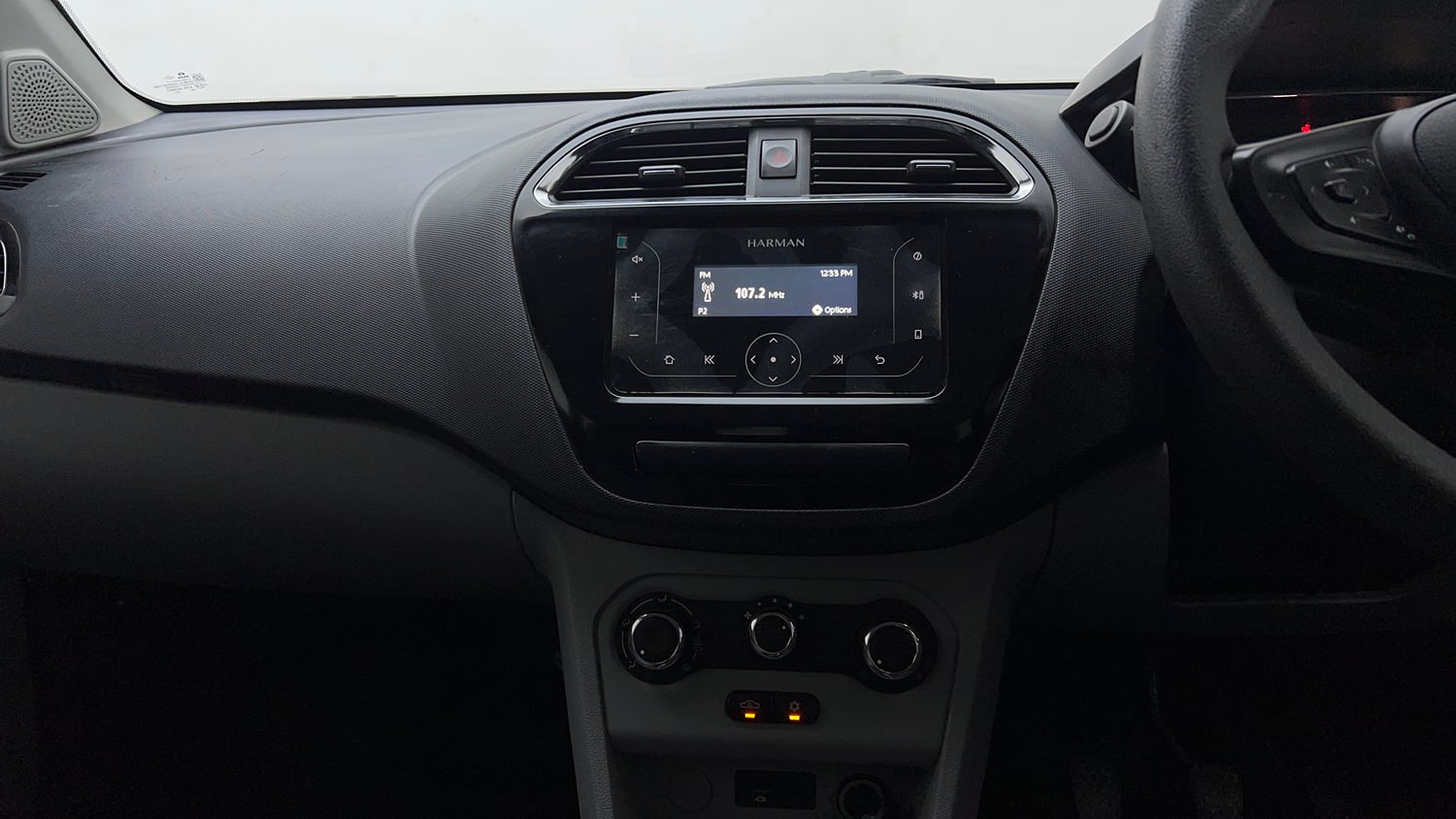 Used 2022 Tata Tiago XT Petrol Manual top_features Integrated (in-dash) music system