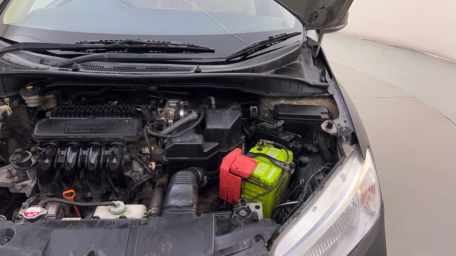 Used 2015 Honda City VX Petrol Manual engine ENGINE LEFT SIDE HINGE & APRON VIEW