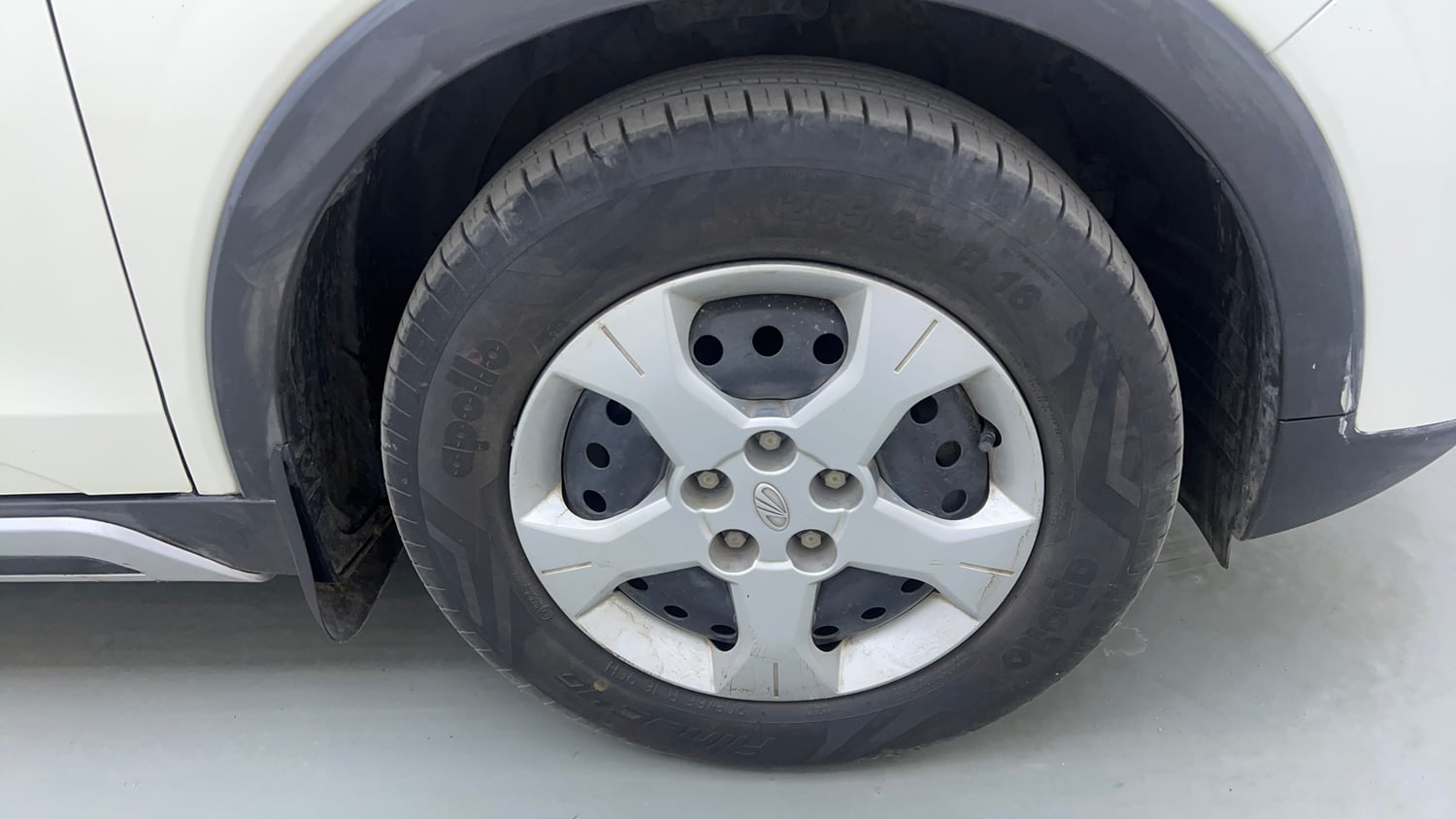 Used 2021 Mahindra XUV 300 W6 1.2 Petrol Petrol Manual tyres RIGHT FRONT TYRE RIM VIEW