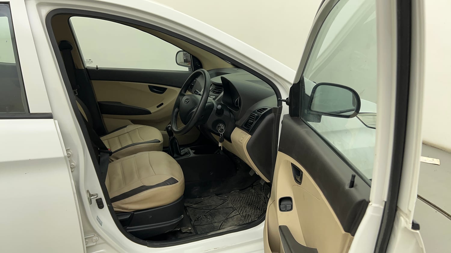 Used 2017 Hyundai Eon Magna + Petrol Manual interior RIGHT SIDE FRONT DOOR CABIN VIEW