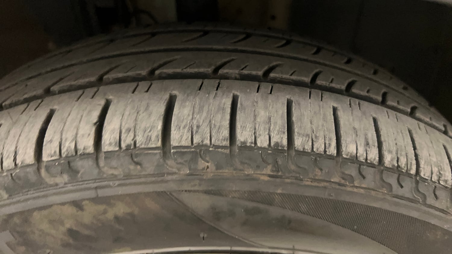 Used 2022 Renault Triber RXZ Petrol Manual tyres RIGHT FRONT TYRE TREAD VIEW