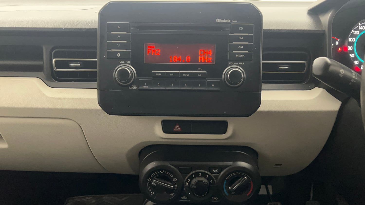 Used 2017 Maruti Suzuki Ignis Delta 1.2 MT Petrol Manual interior MUSIC SYSTEM & AC CONTROL VIEW