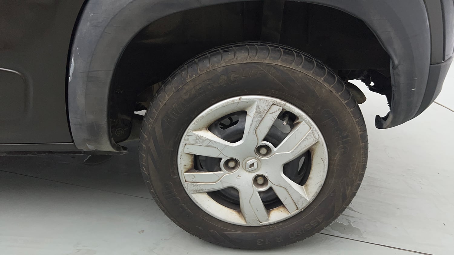 Used 2016 Renault Kwid RXT Petrol Manual tyres LEFT REAR TYRE RIM VIEW
