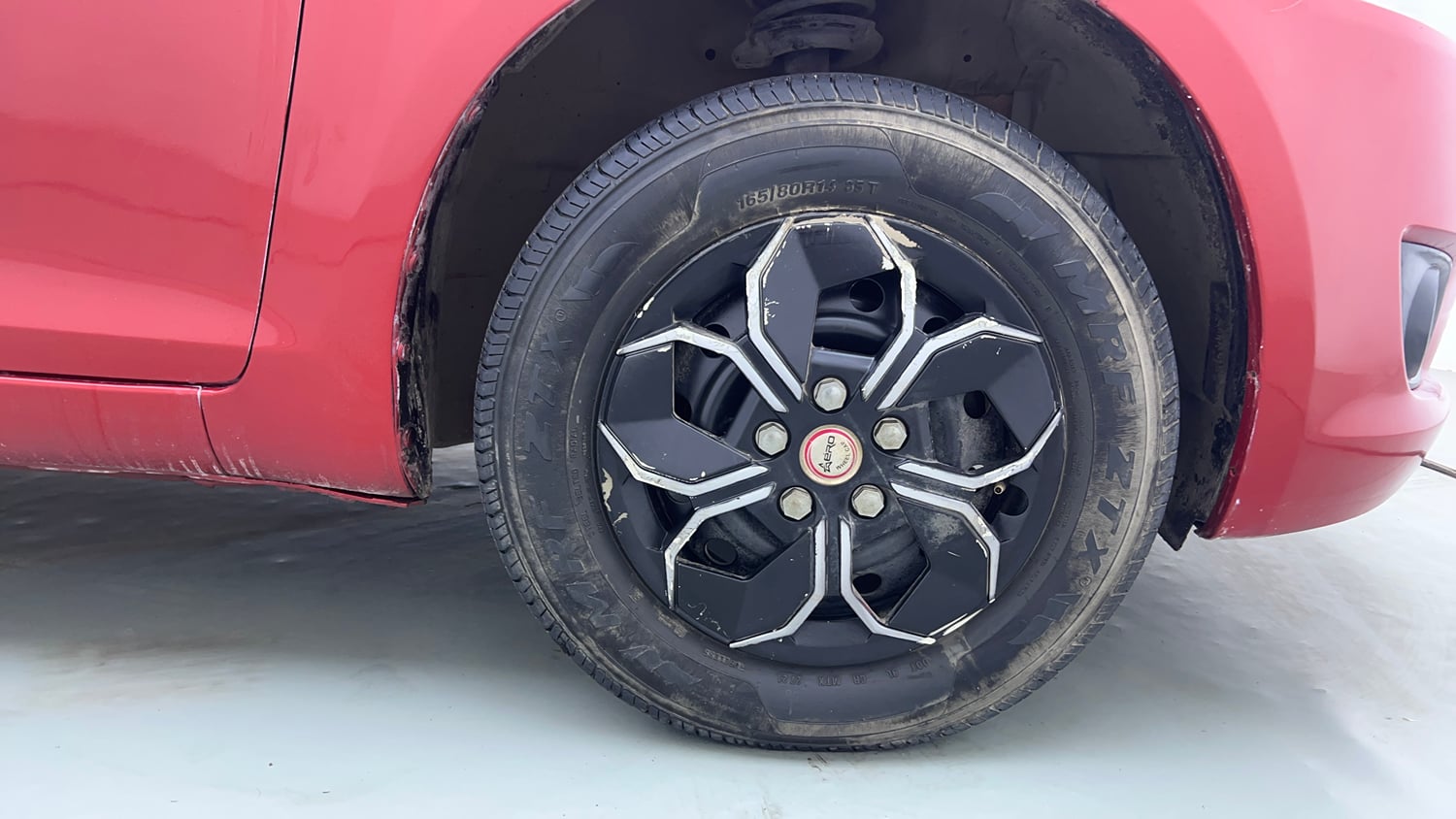 Used 2014 Maruti Suzuki Swift VXi Petrol Manual tyres RIGHT FRONT TYRE RIM VIEW