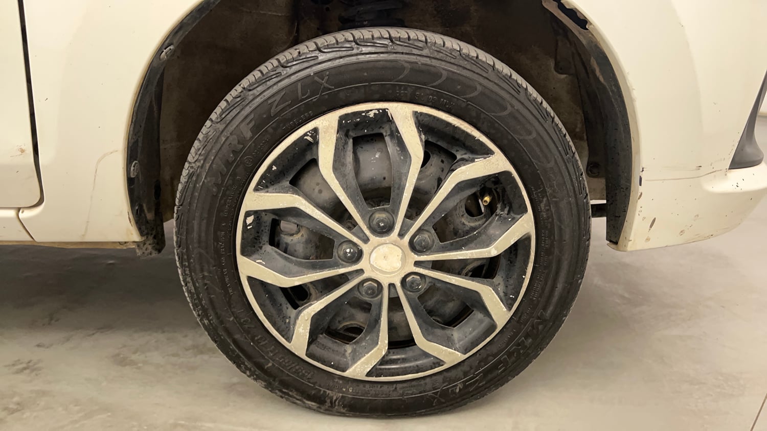 Used 2016 Maruti Suzuki Alto K10 VXi Petrol Manual tyres RIGHT FRONT TYRE RIM VIEW