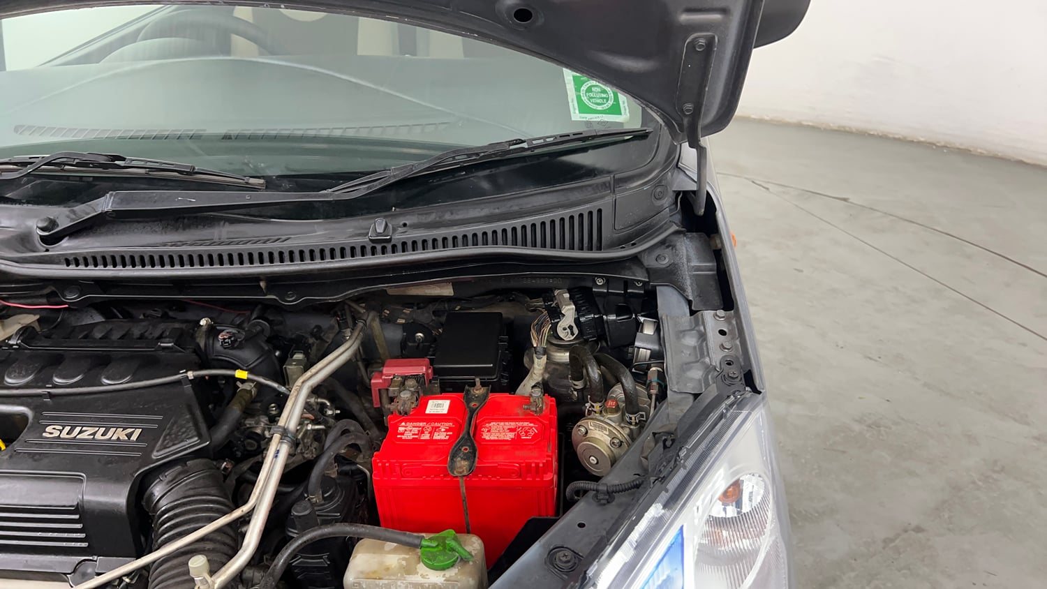 Used 2013 Maruti Suzuki Wagon R LXI CNG Cng Manual engine ENGINE LEFT SIDE HINGE & APRON VIEW