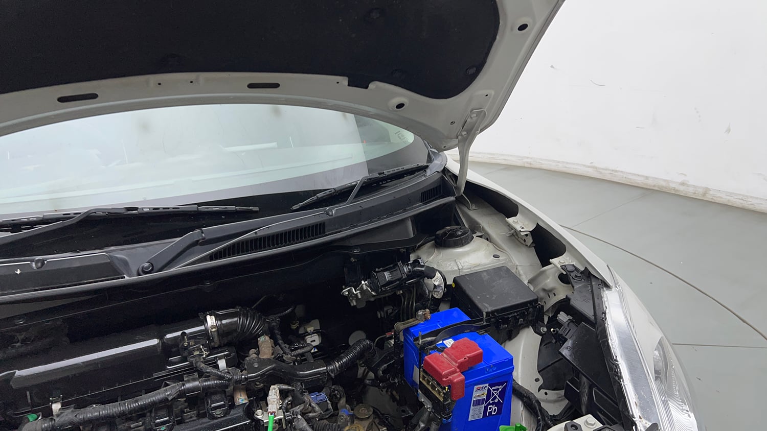 Used 2023 Maruti Suzuki Swift VXi Petrol Manual engine ENGINE LEFT SIDE HINGE & APRON VIEW