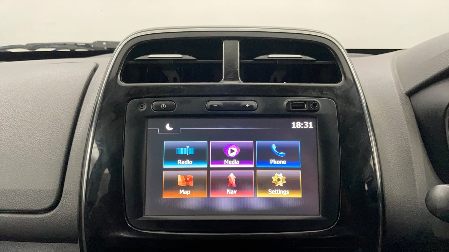 Used 2018 Renault Kwid 1.0 RXT AMT Opt Petrol Automatic top_features Integrated (in-dash) music system