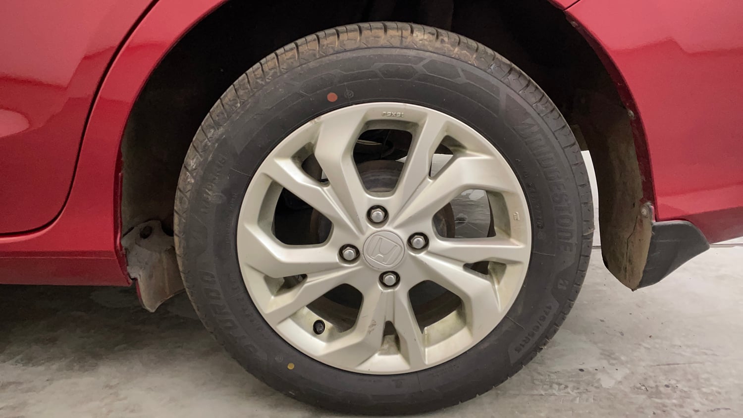 Used 2018 Honda Amaze 1.2 VX MT Petrol Petrol Manual tyres LEFT REAR TYRE RIM VIEW