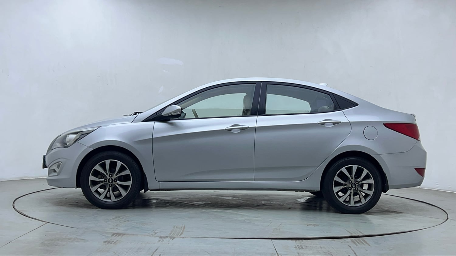 Used 2016 Hyundai Verna 1.6 VTVT SX Petrol Manual exterior LEFT SIDE VIEW