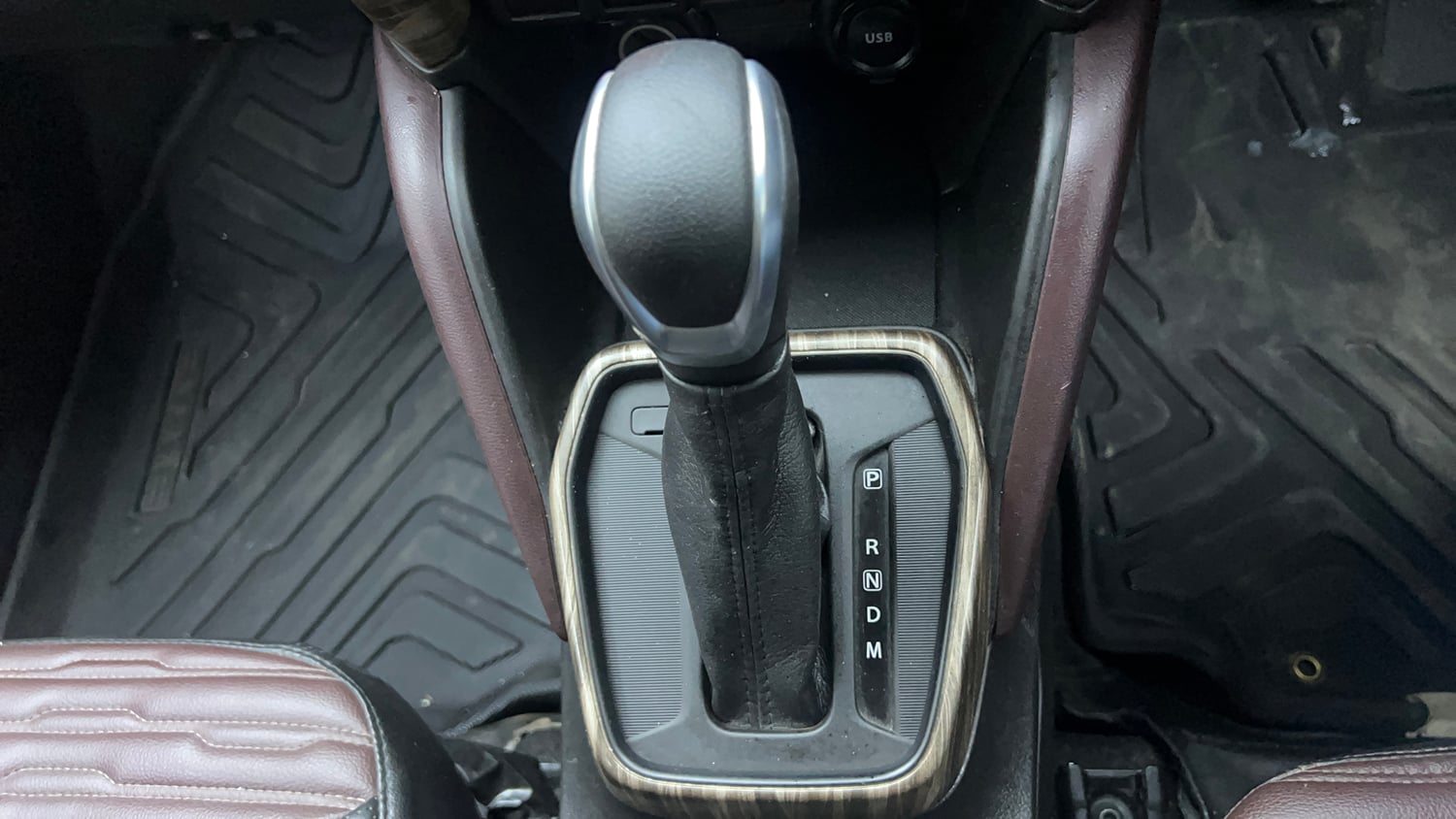 Used 2023 Maruti Suzuki Grand Vitara Delta Smart Hybrid AT Petrol Automatic interior GEAR  KNOB VIEW