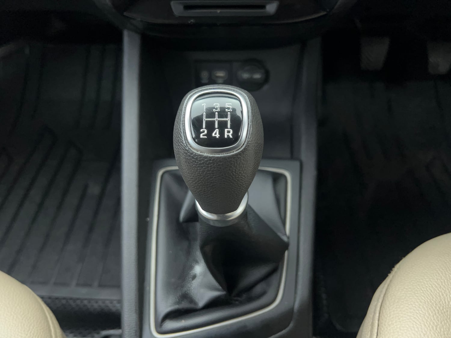 Used 2016 Hyundai Elite i20 Asta 1.2 (O) Petrol Manual interior GEAR  KNOB VIEW