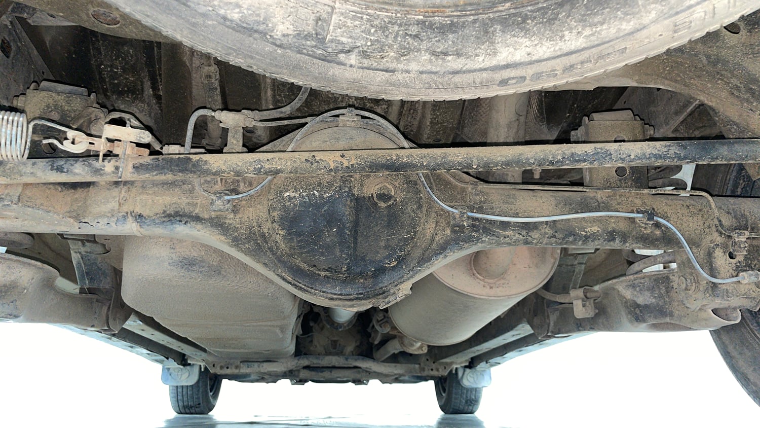 Used 2013 Toyota Innova 2.5 GX 8 STR BS-III Diesel Manual extra REAR UNDERBODY VIEW (TAKEN FROM REAR)