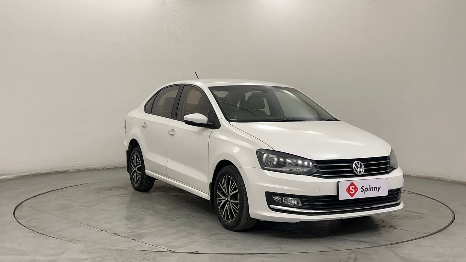 Used 2019 Volkswagen Vento Highline 1.5 (D) Diesel Manual exterior RIGHT FRONT CORNER VIEW