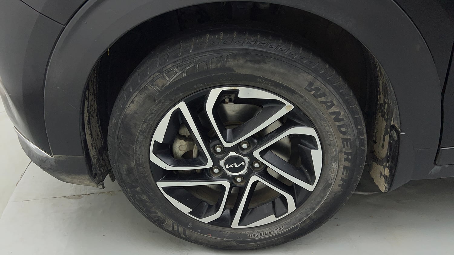 Used 2022 Kia Carens Luxury Plus 1.5 Diesel AT 7 STR Diesel Automatic tyres LEFT FRONT TYRE RIM VIEW
