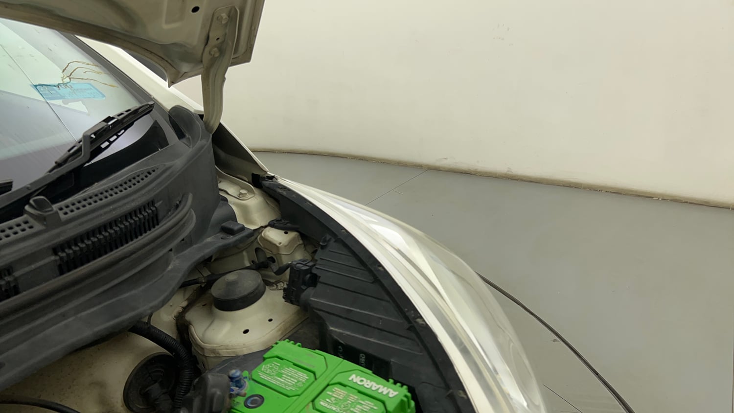 Used 2017 Hyundai Eon Magna + Petrol Manual engine ENGINE LEFT SIDE HINGE & APRON VIEW