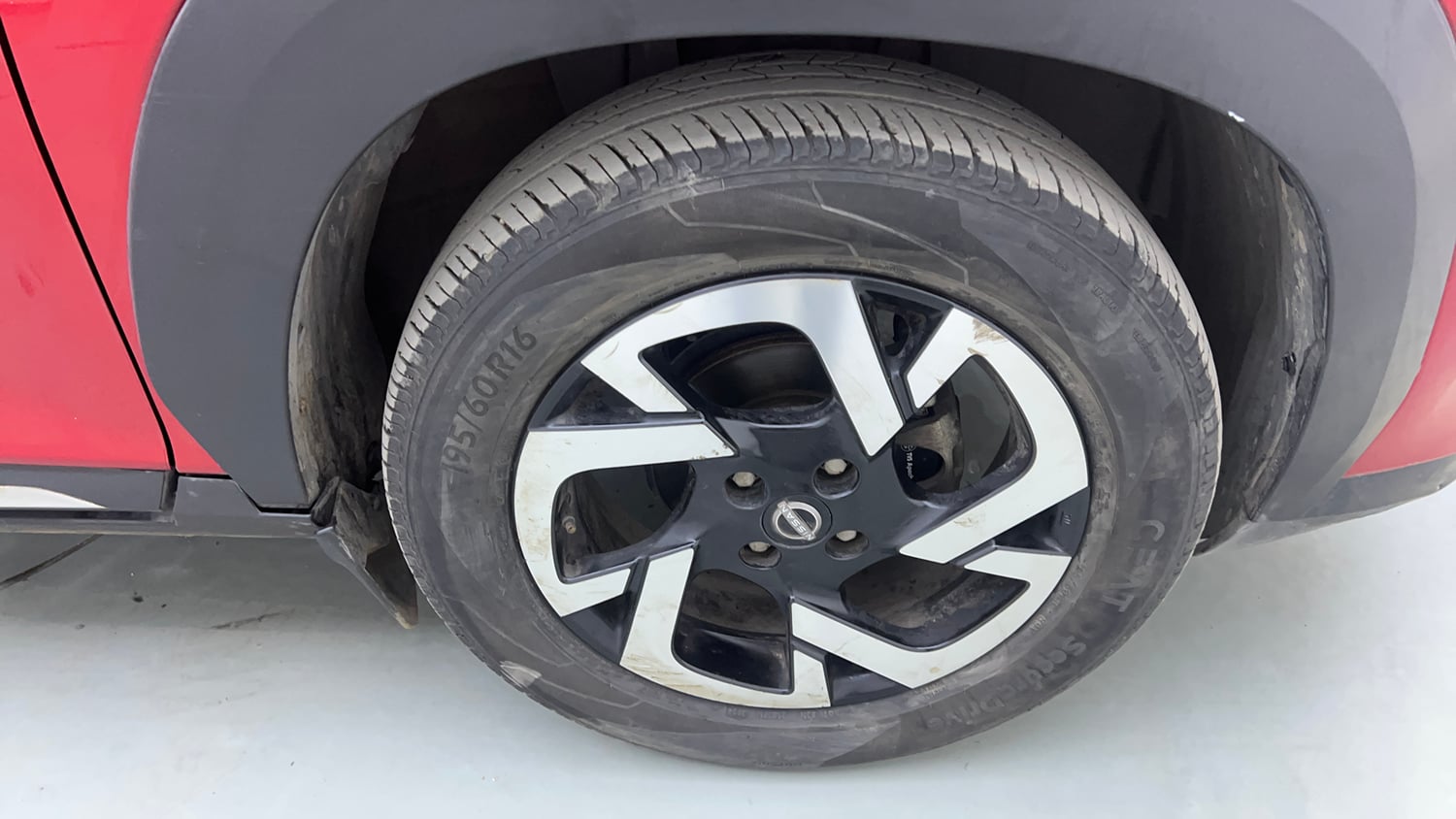 Used 2024 Nissan Magnite XV Premium Turbo CVT Dual Tone Petrol Automatic tyres RIGHT FRONT TYRE RIM VIEW