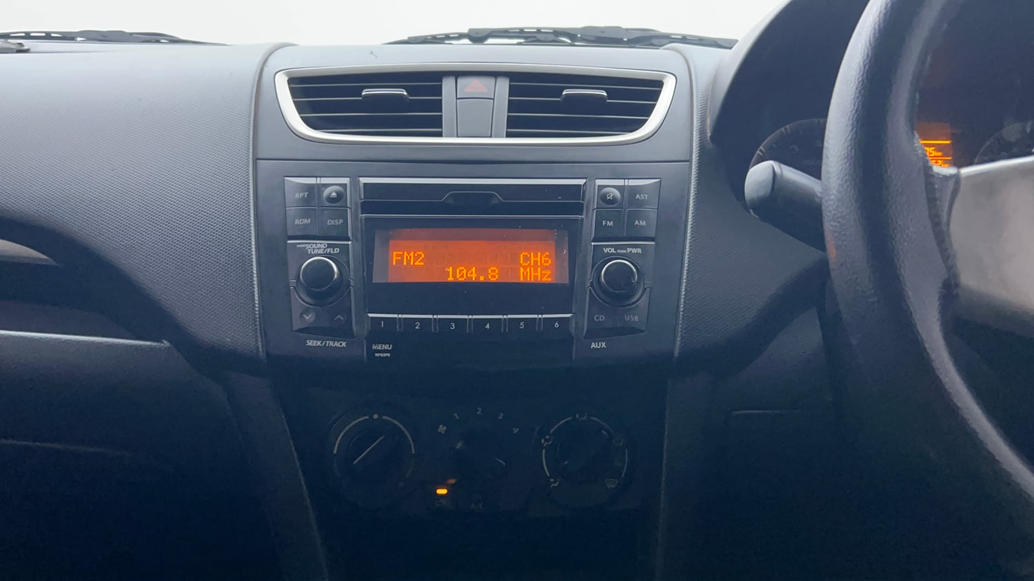 Used 2015 Maruti Suzuki Swift VXi Petrol Manual interior MUSIC SYSTEM & AC CONTROL VIEW
