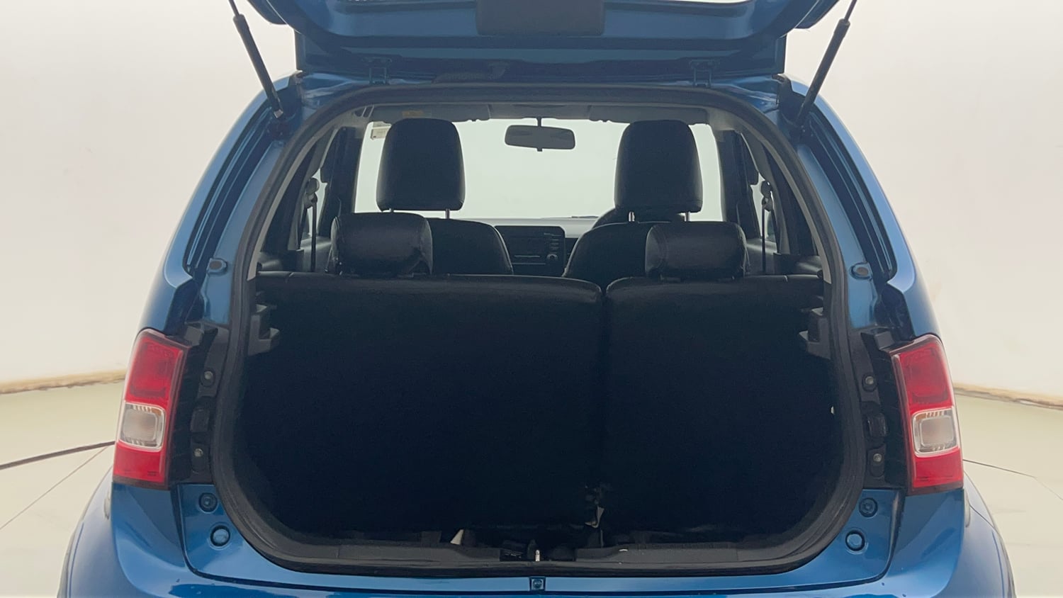 Used 2017 Maruti Suzuki Ignis Delta 1.2 MT Petrol Manual interior DICKY INSIDE VIEW