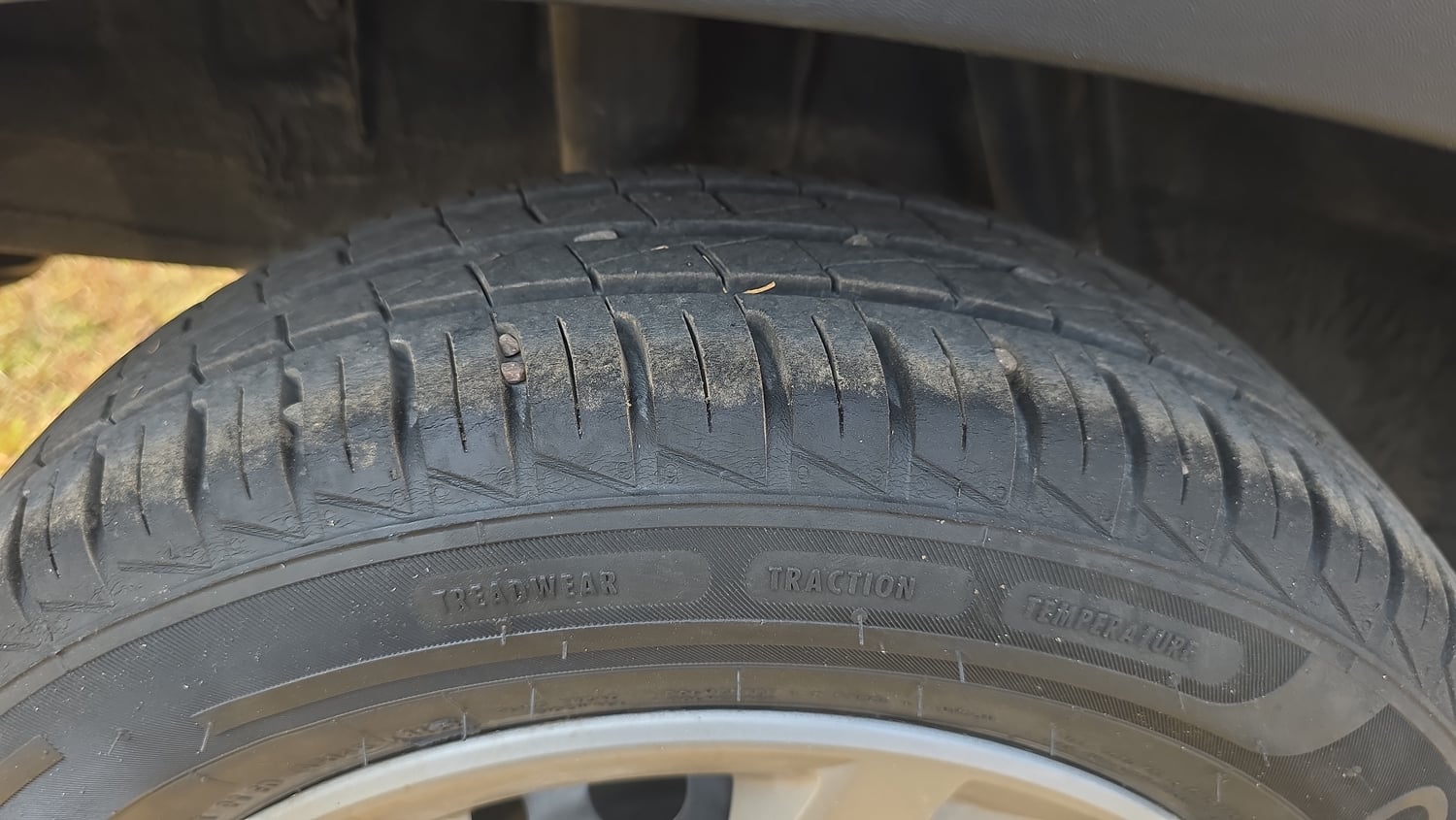 Used 2021 Renault Kwid RXT 1.0 Opt Petrol Manual tyres RIGHT REAR TYRE TREAD VIEW