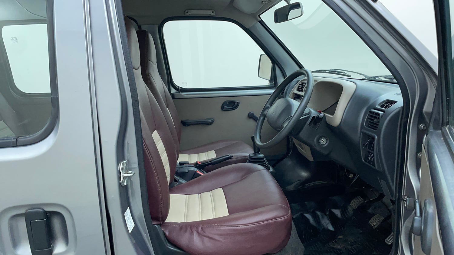 Used 2015 Maruti Suzuki Eeco 5 STR WITH A/C+HTR Petrol Manual interior RIGHT SIDE FRONT DOOR CABIN VIEW