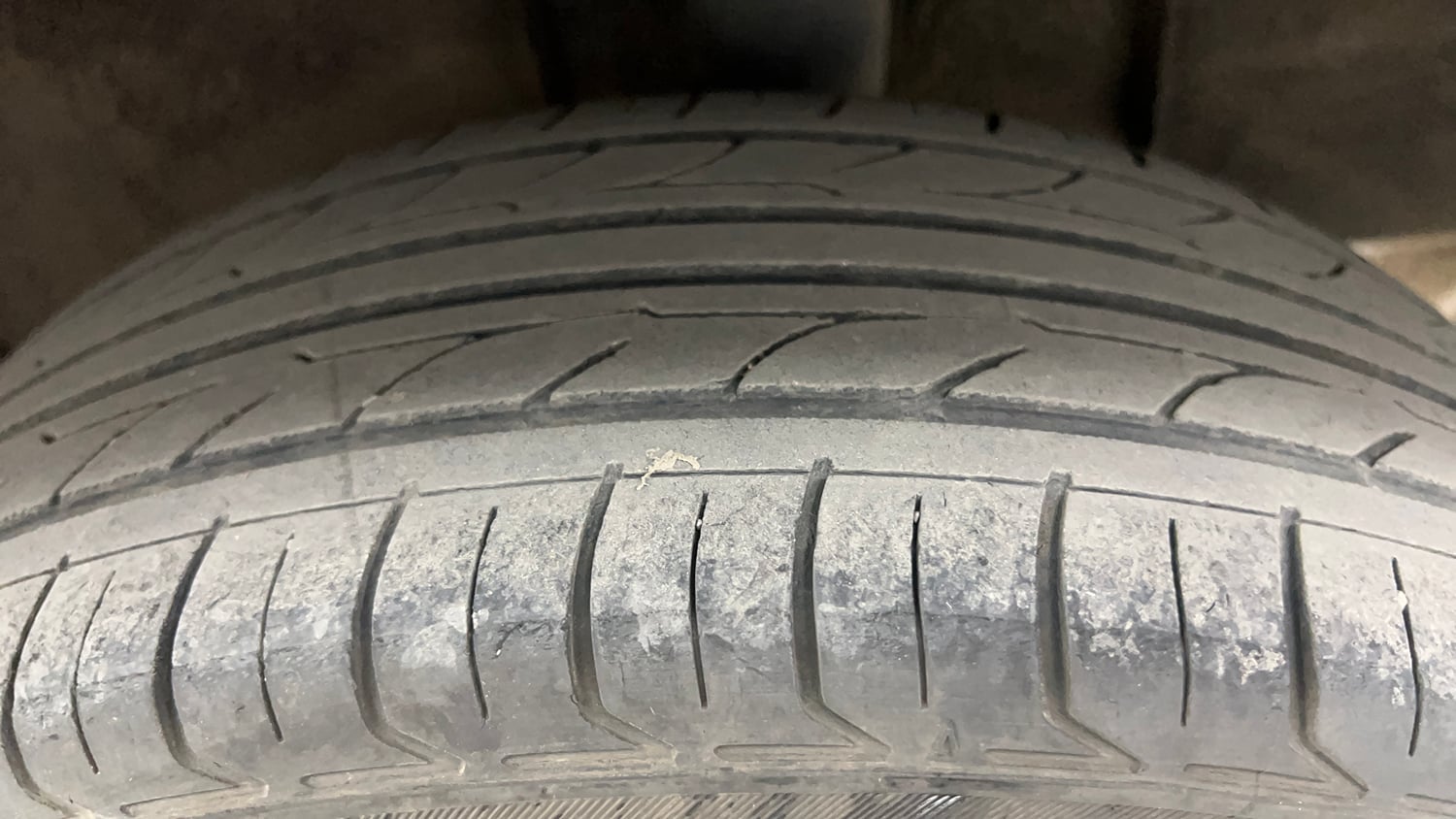 Used 2022 Nissan Magnite XV Executive Petrol Manual tyres LEFT REAR TYRE TREAD VIEW