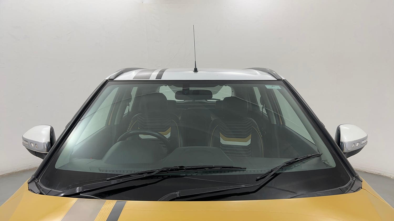 Used 2016 Maruti Suzuki Vitara Brezza ZDi+ Dual Tone Diesel Manual exterior FRONT WINDSHIELD VIEW