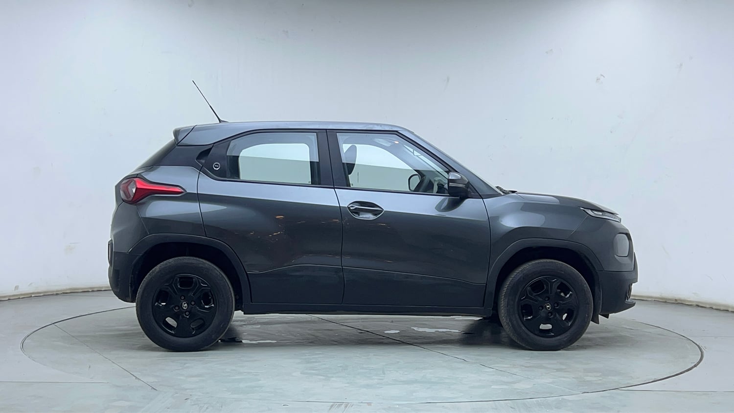 Used 2024 Tata Punch Accomplished iCNG Cng Manual exterior RIGHT SIDE VIEW