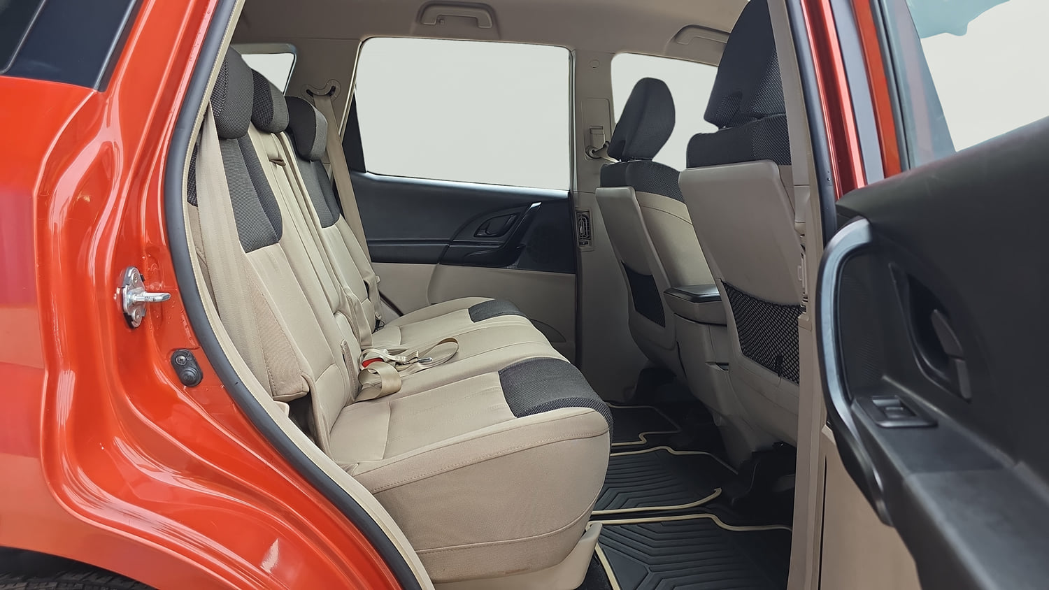 Used 2017 Mahindra XUV500 W4 Diesel Manual interior RIGHT SIDE REAR DOOR CABIN VIEW