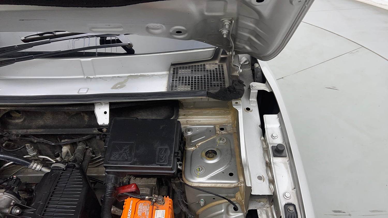 Used 2022 Renault Kwid RXT 1.0 (O) Petrol Manual engine ENGINE LEFT SIDE HINGE & APRON VIEW