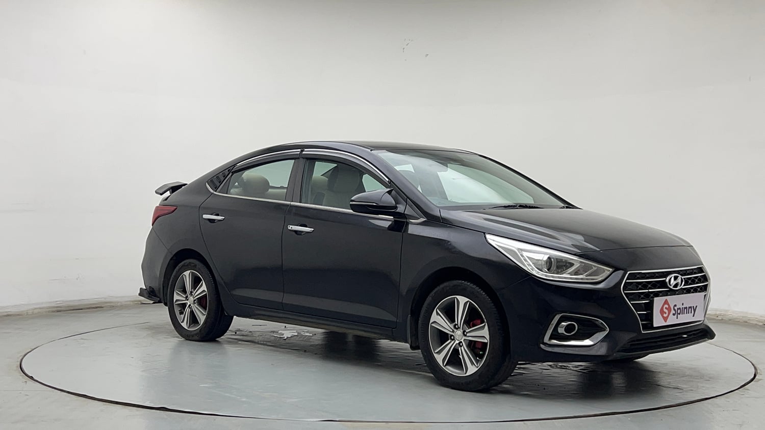 Used 2018 Hyundai Verna SX (O) 1.6 VTVT AT Petrol Automatic exterior RIGHT FRONT CORNER VIEW