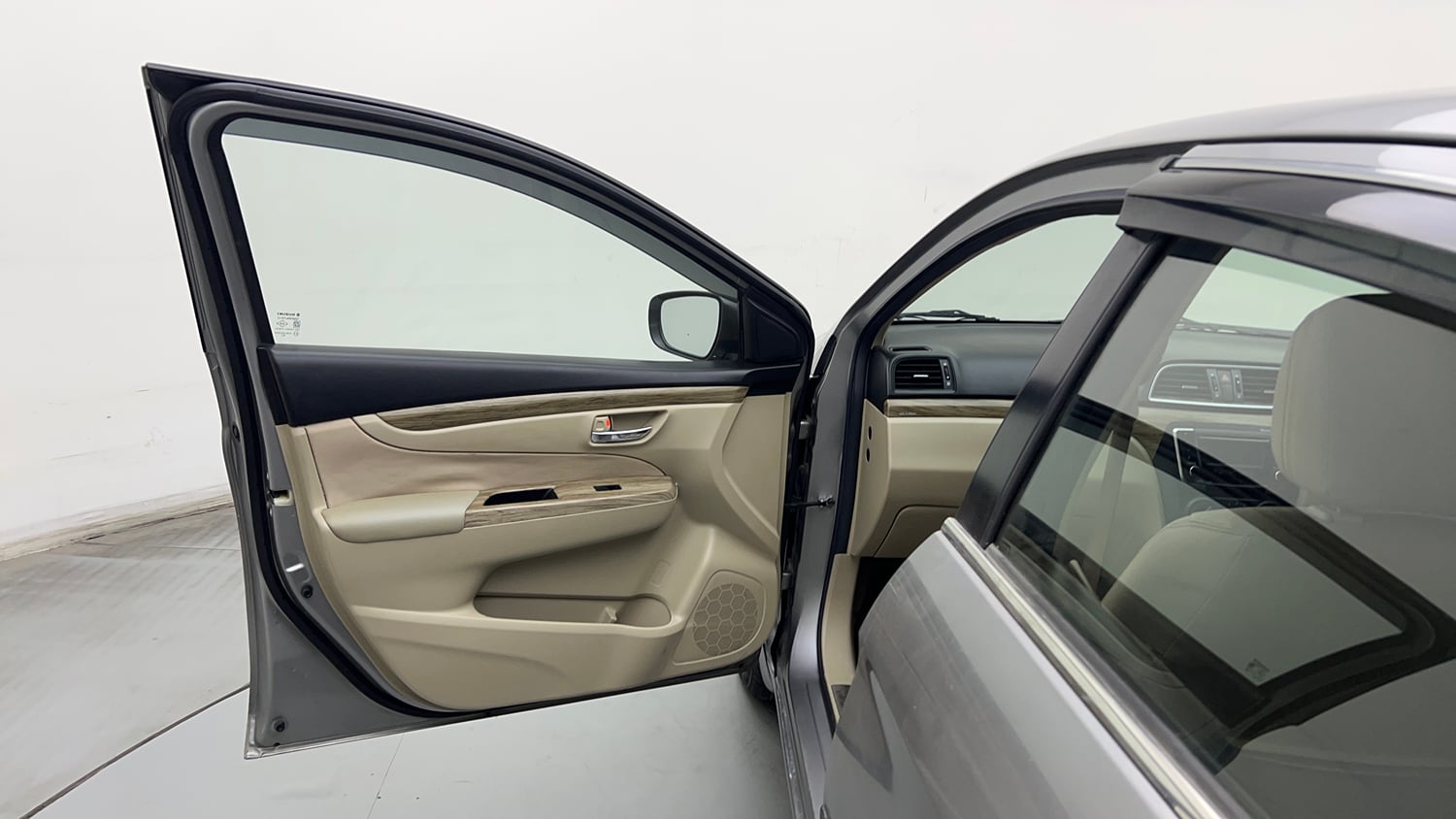 Used 2019 Maruti Suzuki Ciaz Sigma Hybrid 1.5 Petrol Manual interior LEFT FRONT DOOR OPEN VIEW