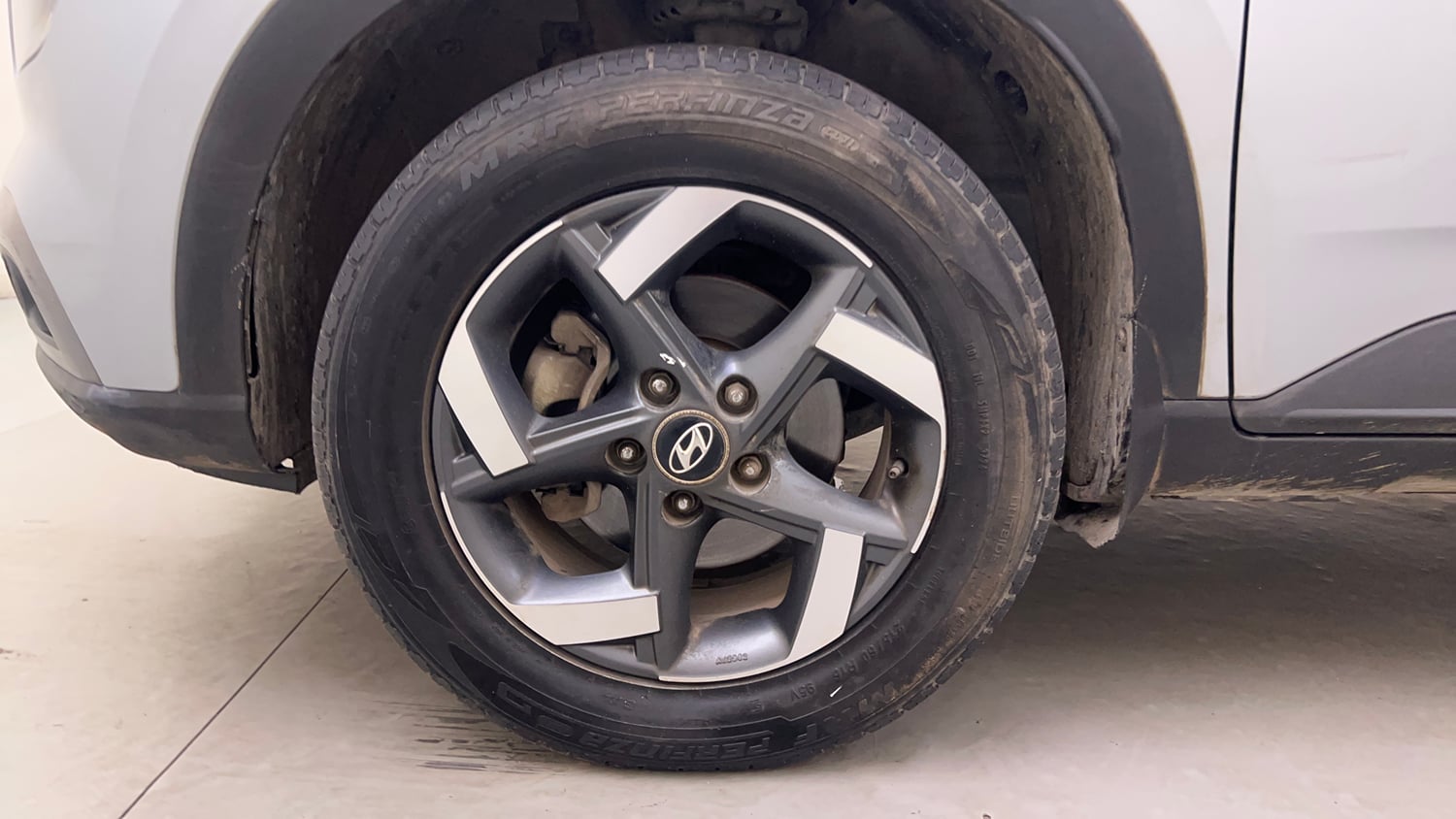Used 2019 Hyundai Venue SX Plus 1.0 Turbo DCT Petrol Automatic tyres LEFT FRONT TYRE RIM VIEW