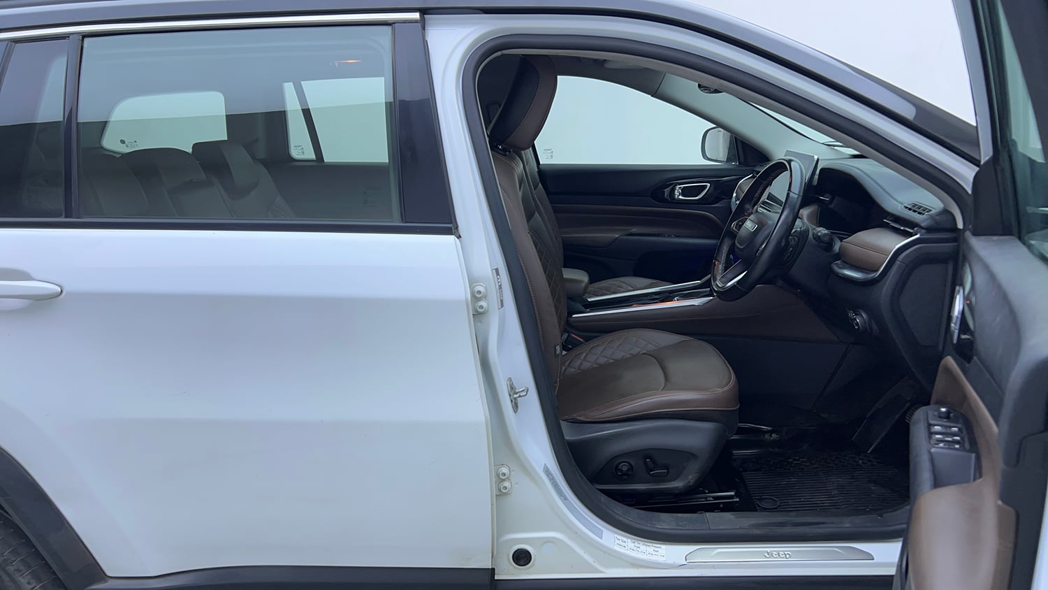 Used 2022 Jeep Meridian Limited (O) 4X2 AT Diesel Automatic interior RIGHT SIDE FRONT DOOR CABIN VIEW