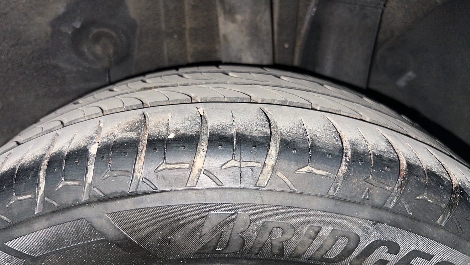 Used 2016 Hyundai Elite i20 Asta 1.2 (O) Petrol Manual tyres LEFT REAR TYRE TREAD VIEW