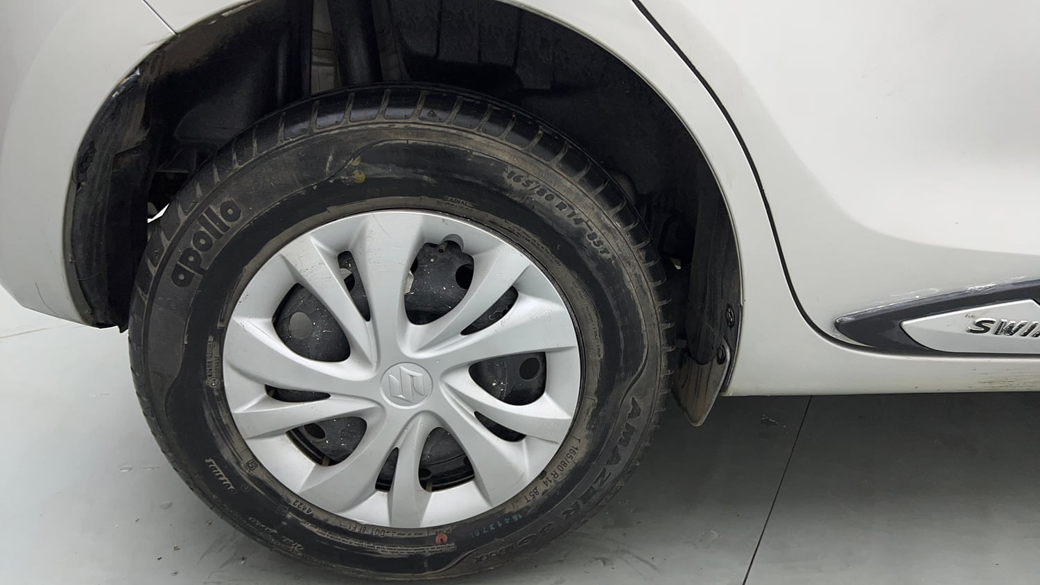 Used 2023 Maruti Suzuki Swift VXi Petrol Manual tyres RIGHT REAR TYRE RIM VIEW