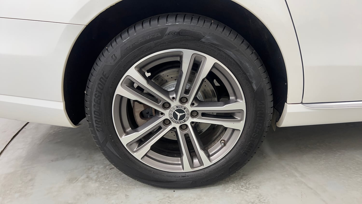 Used 2022 Mercedes-Benz E-Class E 220d Exclusive Diesel Automatic tyres RIGHT REAR TYRE RIM VIEW
