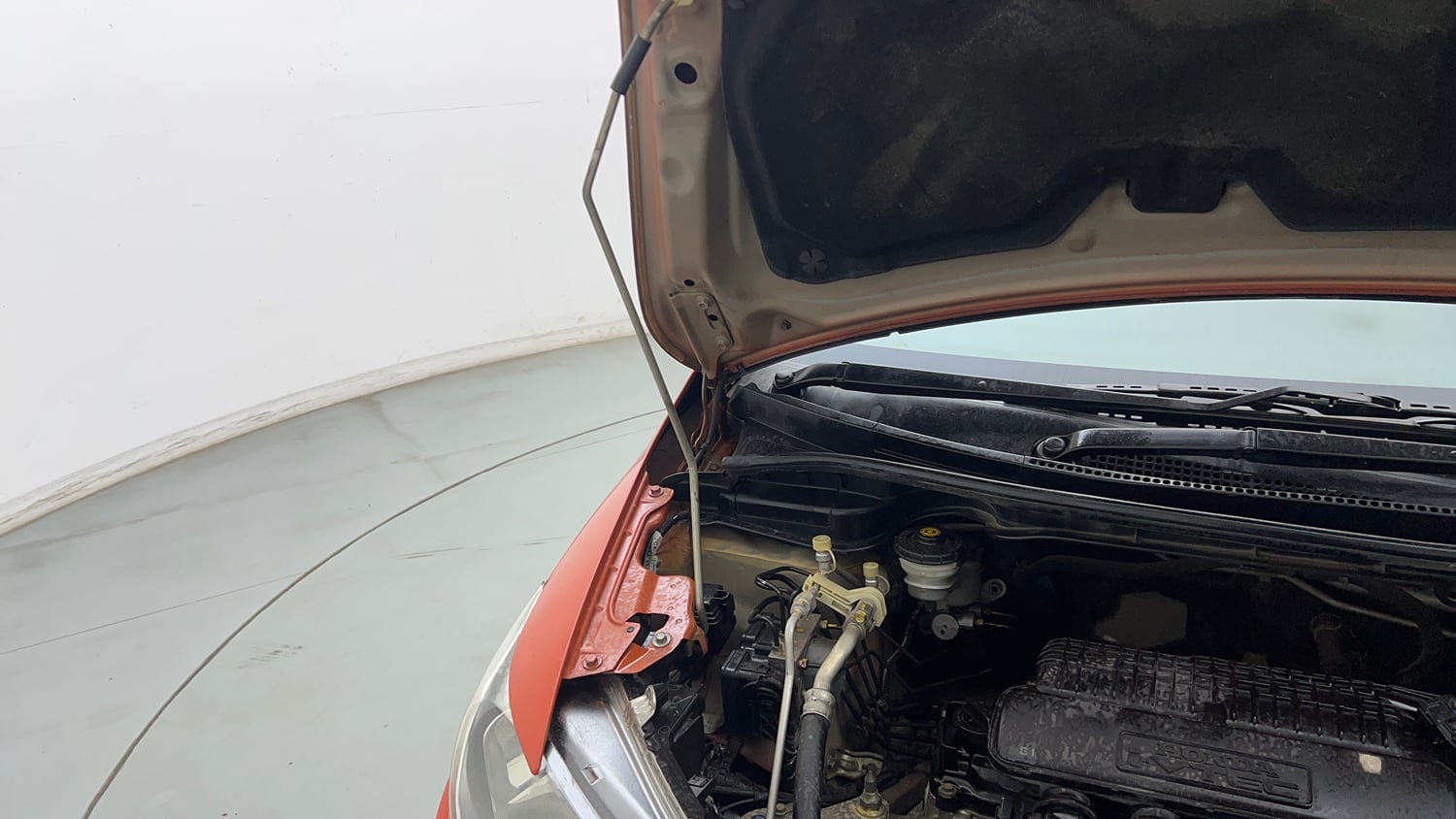 Used 2017 Honda Jazz V AT Petrol Petrol Automatic engine ENGINE RIGHT SIDE HINGE & APRON VIEW