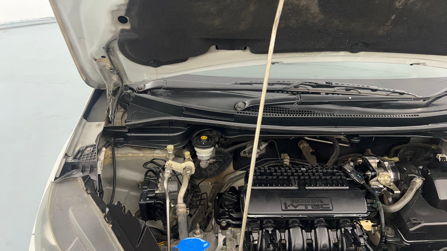 Used 2018 Honda WR-V VX MT Petrol Petrol Manual engine ENGINE RIGHT SIDE HINGE & APRON VIEW
