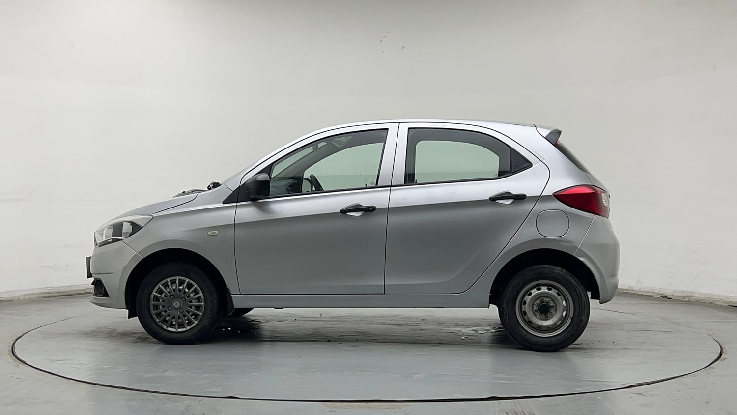Used 2018 Tata Tiago Revotron XE Petrol Manual exterior LEFT SIDE VIEW