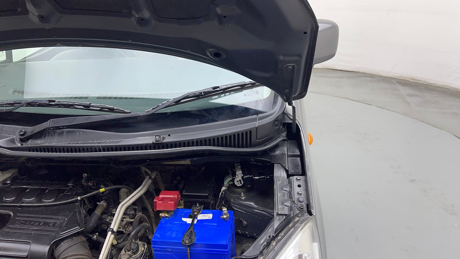 Used 2018 Maruti Suzuki Wagon R VXI Petrol Manual engine ENGINE LEFT SIDE HINGE & APRON VIEW