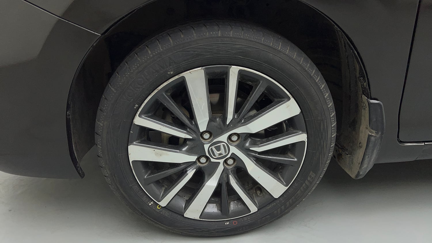 Used 2022 Honda City ZX CVT Petrol Petrol Automatic tyres LEFT FRONT TYRE RIM VIEW