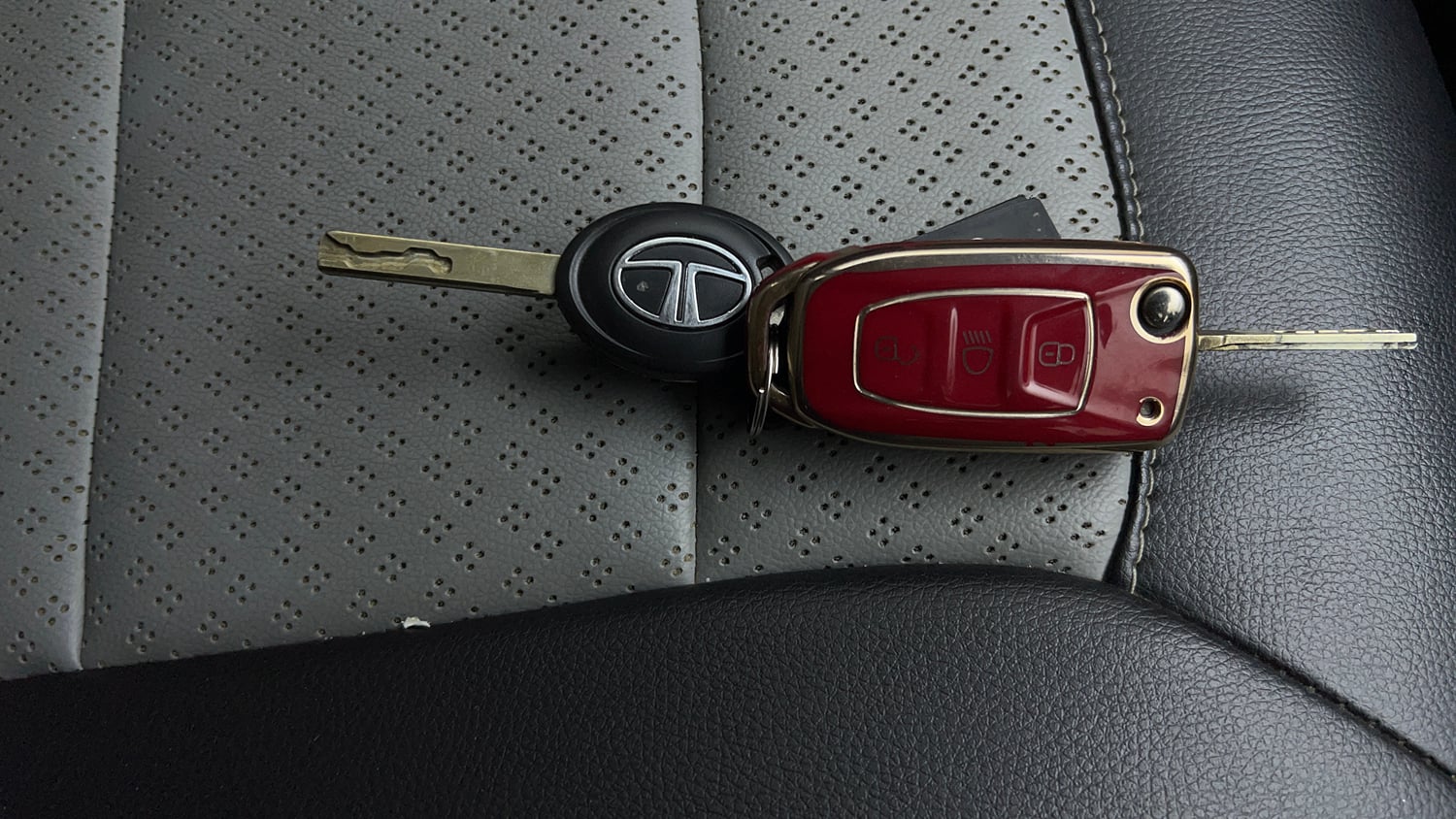Used 2022 Tata Tiago XT Petrol Manual extra CAR KEY VIEW