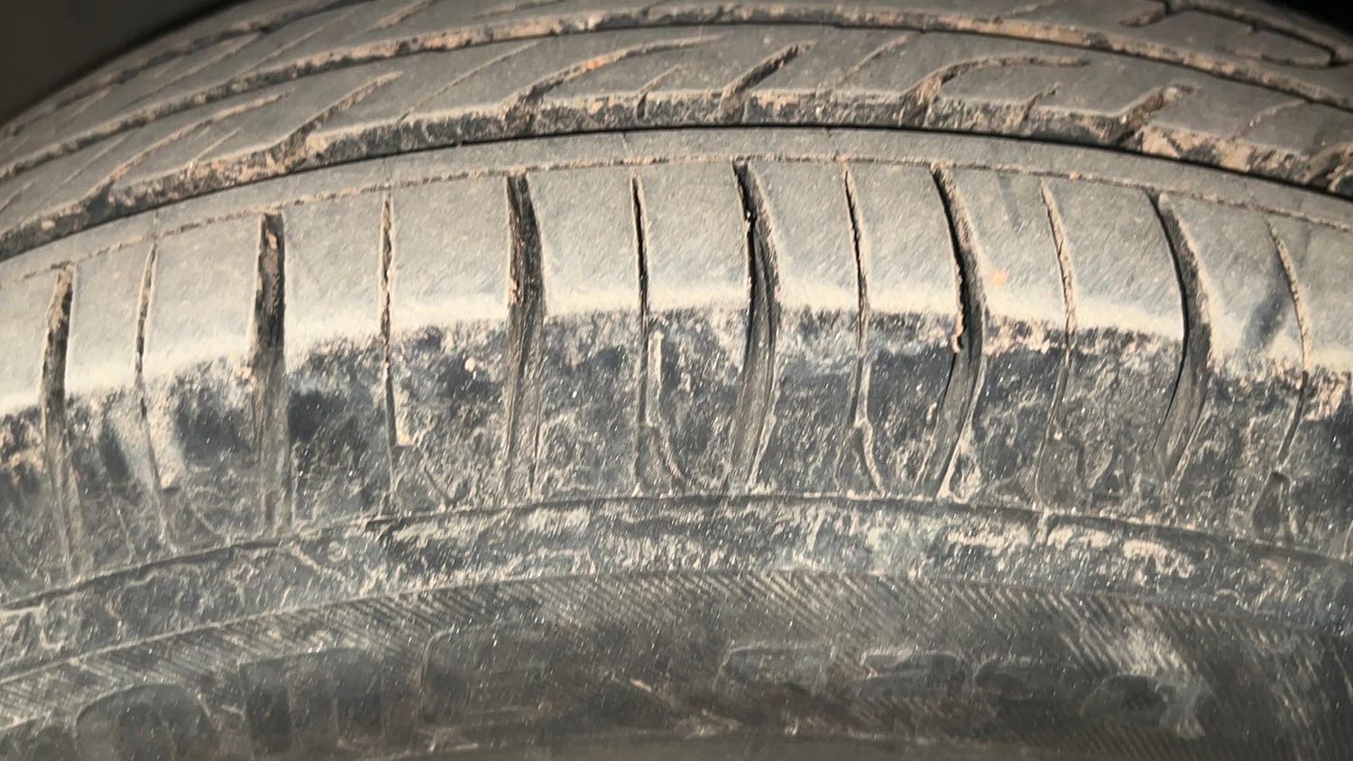 Used 2018 Honda Amaze 1.2 VX MT Petrol Petrol Manual tyres LEFT FRONT TYRE TREAD VIEW