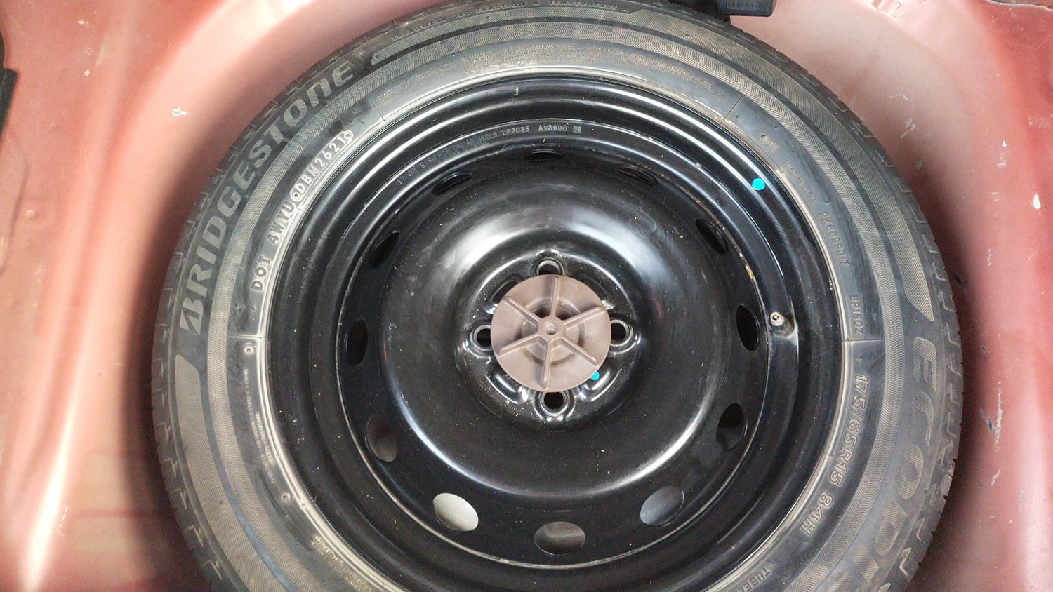 Used 2017 Maruti Suzuki Ignis Zeta 1.2 AMT Petrol Automatic tyres SPARE TYRE VIEW