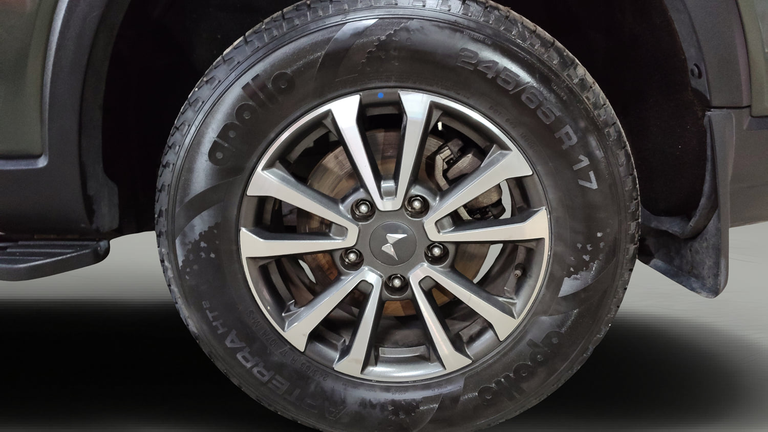 Used 2022 Mahindra Scorpio N Z8 L Petrol MT 7 STR Petrol Manual tyres LEFT REAR TYRE RIM VIEW