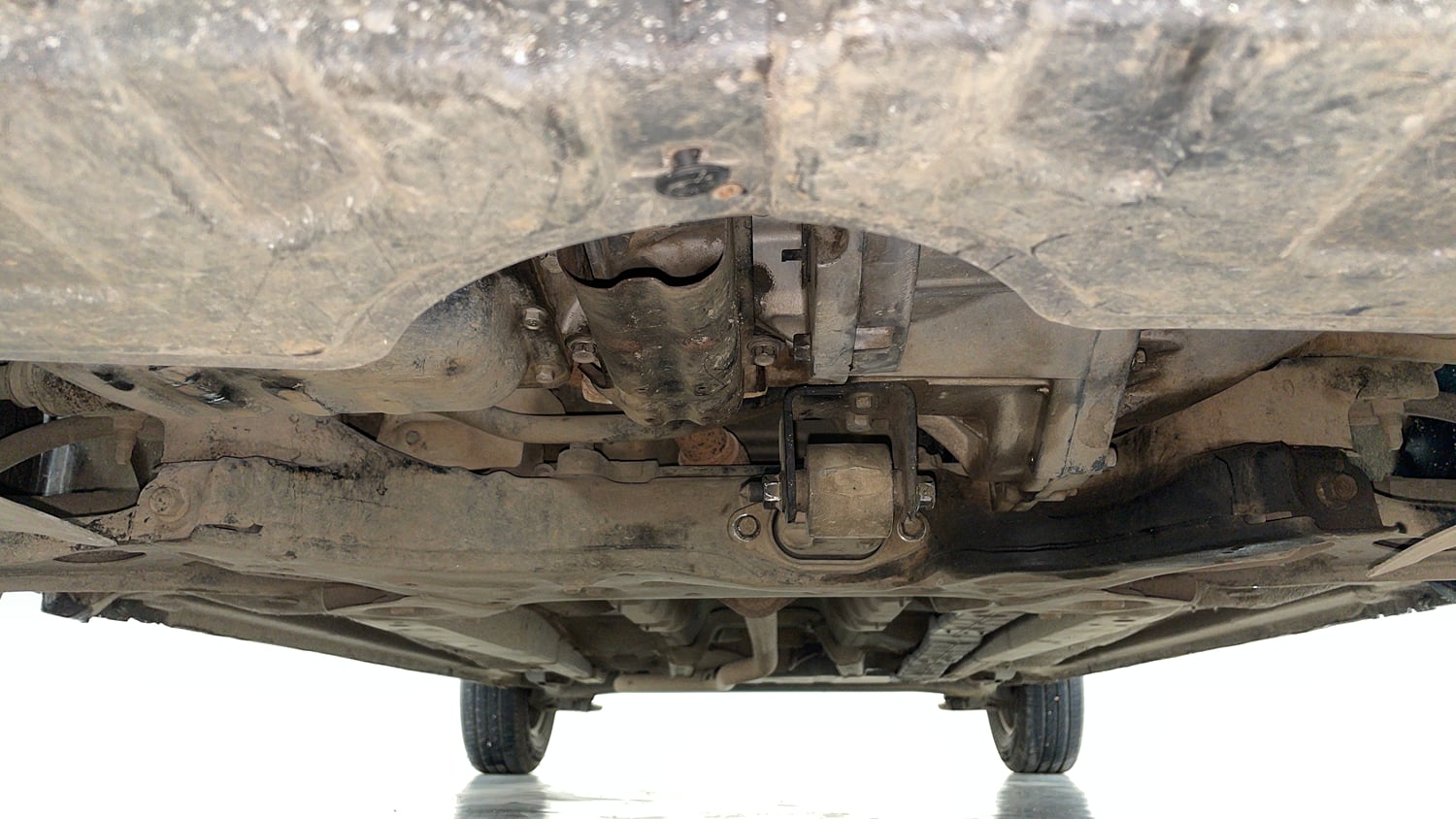 Used 2013 Hyundai i20 Magna (O) 1.2 Petrol Manual extra FRONT LEFT UNDERBODY VIEW