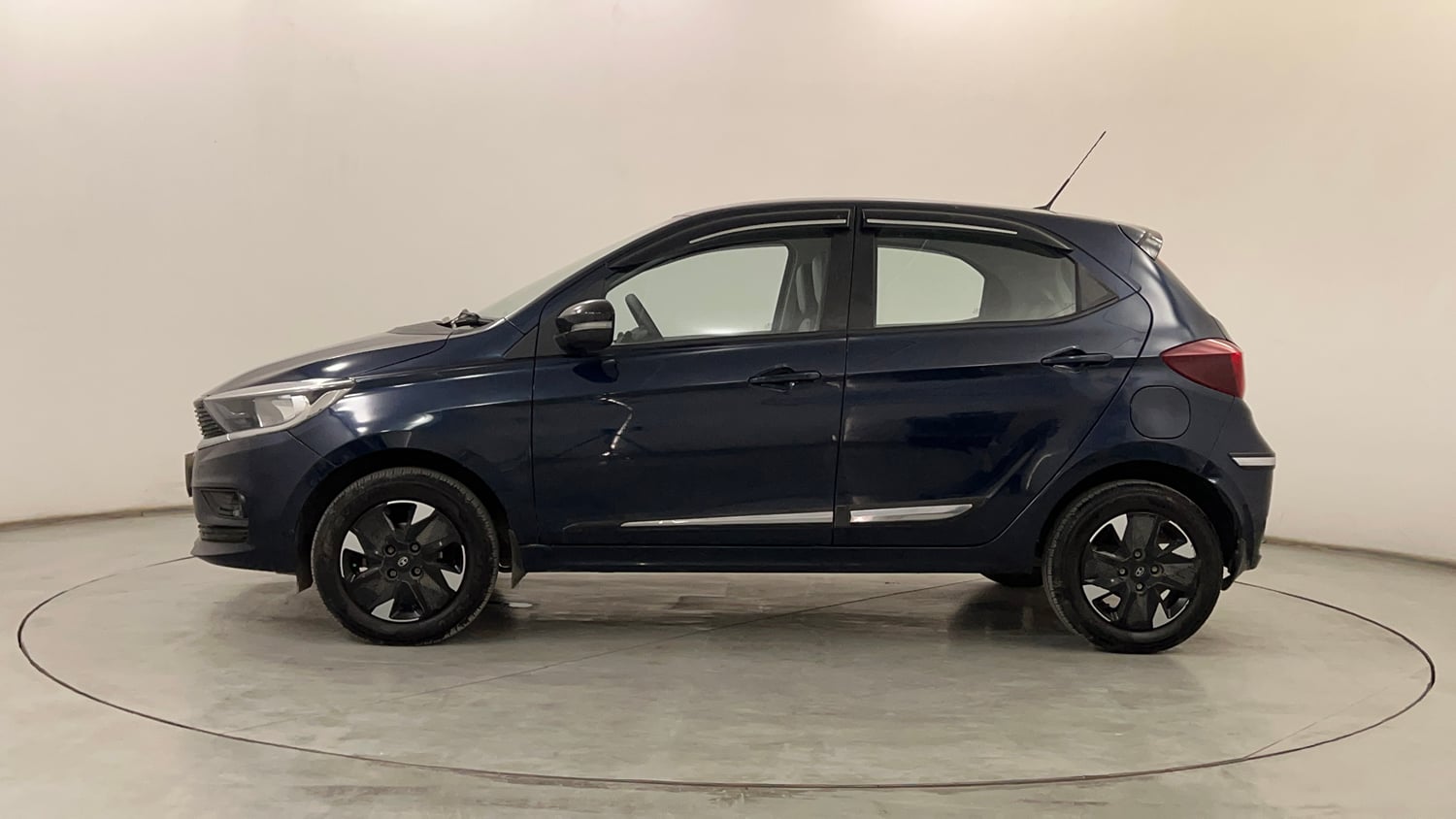 Used 2025 Tata Tiago XTA Petrol Automatic exterior LEFT SIDE VIEW