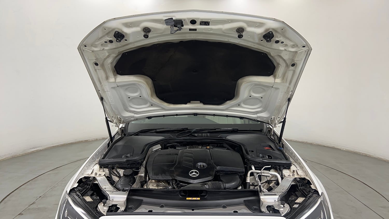 Used 2022 Mercedes-Benz E-Class E 220d Exclusive Diesel Automatic engine ENGINE & BONNET OPEN FRONT VIEW